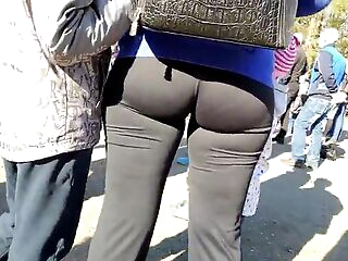 awesome juicy thighs cougars in tight leggings